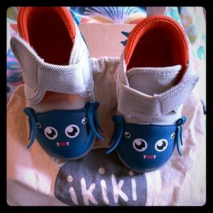 Ikiki squeak shoes - silk von Webster spider